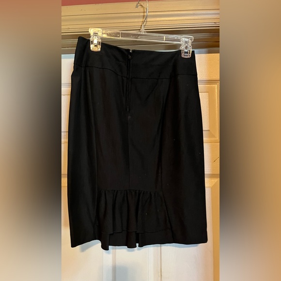 Skirt straight in front ruffle in back - Picture 2 of 2